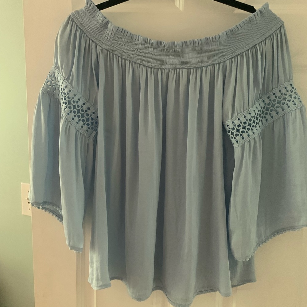 Of / on shoulder flowy top